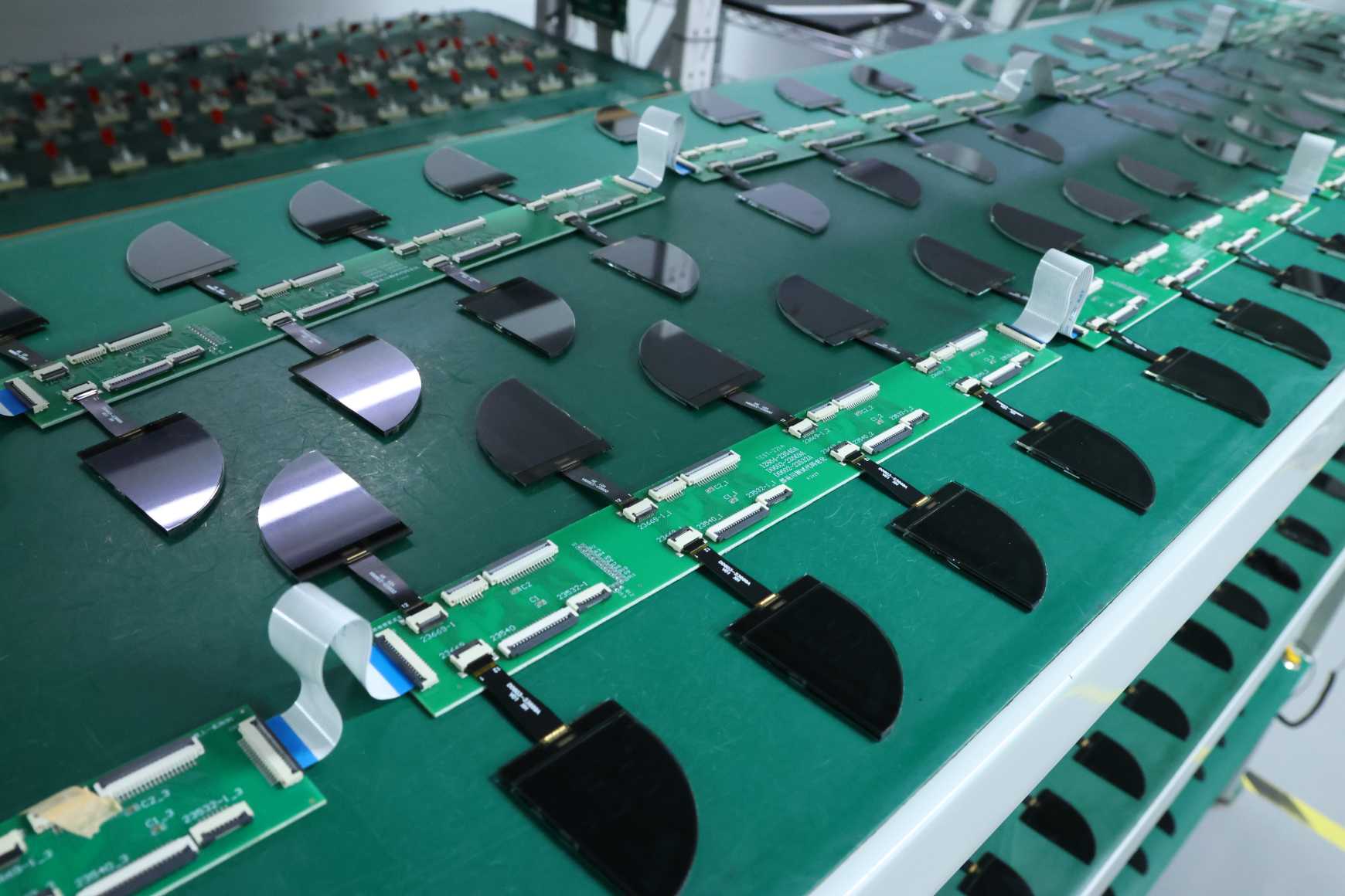 یکپارچه‌سازی فناوری‌های نمایشگر بین‌صنعتی، بازار صد میلیارد دلاری را افزایش می‌دهد، تولیدکنندگان LCD چینی برای تصاحب مسیر سفارشی‌سازی رقابت می‌کنند.